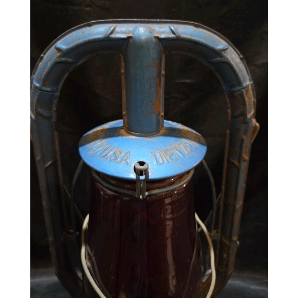 Dietz Blue Kerosene Lantern W/ Red Shade 14" Tall - Picture 3 of 7